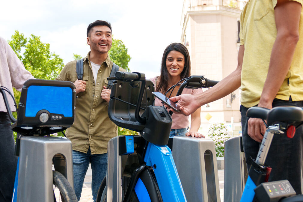 exercise with divvy bikes - friends getting e-bikes